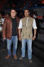 Ajay Devgan, Sajid Khan on the sets of Nach Baliye 5 in Filmistan, Mumbai on 5th Feb 2013 (65).JPG